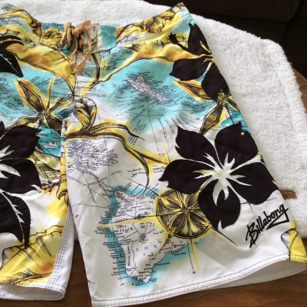 Men’s vintage billabong board shorts size 32